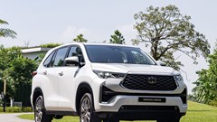 Innova Cross 10.2025: Giá mới hấp dẫn, thiết kế lai SUV đầy ấn tượng