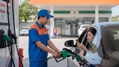 Giá xăng dầu hôm nay 8.10: Thế giới giảm nhẹ