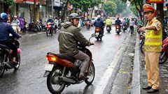 Quên tắt xi nhan sau khi rẽ có bị phạt không?