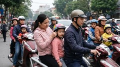 Trẻ em mấy tuổi phải đội mũ bảo hiểm theo luật 2025?