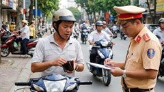 Không mang giấy tờ xe phạt bao nhiêu?