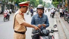 Lắp gương thời trang, gương gù có bị phạt không?