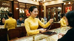 Giá vàng hôm nay 13.12: SJC lập đỉnh mới, vượt 155,6 triệu đồng