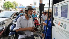 Giá xăng dầu hôm nay 15.12: Người tiêu dùng tiếp tục hưởng lợi