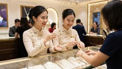 Giá vàng hôm nay 18.12: Vàng SJC giữ đỉnh, thị trường chững lại