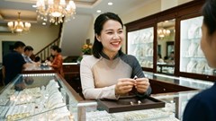 Giá vàng hôm nay 19.12: SJC quanh 156 triệu đồng/lượng