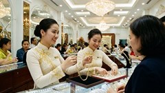 Giá vàng hôm nay 20.12: Vàng SJC vẫn neo cao