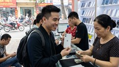 Có 8 triệu nên mua iPhone 12 cũ hay máy Android mới?
