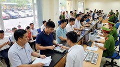 Lệ phí đăng ký ô tô tại Hà Nội và TP.HCM sắp giảm mạnh?