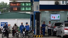 Giá xăng dầu hôm nay 24.12: Trong nước ổn định, thế giới giữ giá cao