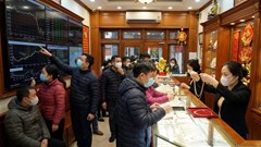 Giá vàng hôm nay 29.12: Vàng miếng SJC, DOJI neo cao