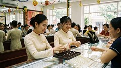 Giá vàng hôm nay 4.1: Vì sao vàng nhẫn vượt vàng miếng?