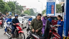 Giá xăng dầu hôm nay 6.1.2026: Xăng RON 95 giữ mức thấp