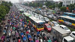 Giờ cao điểm sáng 7.1, giao thông Hà Nội căng thẳng ở nhiều khu vực
