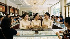 Giá vàng hôm nay 10.2: Xu hướng tăng vẫn chiếm ưu thế