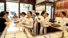 Giá vàng hôm nay 25.2: SJC lên 185,3 triệu đồng/lượng