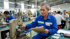 Chưa đủ năm đóng BHXH dù đã đến tuổi hưu: Có được miễn BHTN?