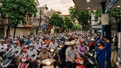 Giá xăng (7.3) tăng sốc gần 5.000 đồng/lít, RON95 vượt 27.000 đồng