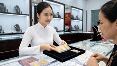 Giá vàng hôm nay 7.4: Tiếp tục giảm, lùi xa mốc 174 triệu