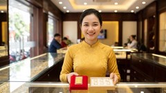 Giá vàng hôm nay 8.4: Tiếp tục giảm, thị trường dò đáy