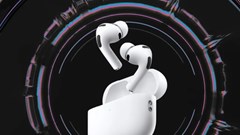 Phi hành gia NASA đeo AirPods khi tập luyện trên ISS