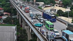 Giao thông Hà Nội sáng 10.4: Cầu Thăng Long ùn tắc hai chiều