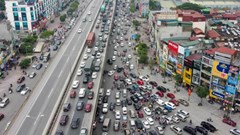 Giao thông Hà Nội sáng 17.4: Vành đai 3 xuất hiện vật cản nguy hiểm