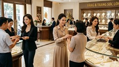Giá vàng hôm nay 8.6: Đứng yên sau cú lao dốc, chờ tín hiệu tuần mới