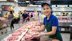 Giá heo hơi hôm nay 12.8.2026: Miền Bắc, miền Nam cùng giảm