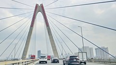 Giao thông Hà Nội sáng 19.8: Nắp hố ga sụt lún trên đường Trần Duy Hưng