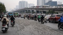 Giao thông Hà Nội sáng 22.8: Vành đai 3 ùn chậm, đá sỏi đổ dài trên Đại lộ Thăng Long