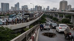 Giao thông Hà Nội sáng 28.8: Cầu Thăng Long có xe tải gặp sự cố