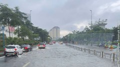 Giao thông Hà Nội sáng 15.9: Võ Chí Công, Núi Trúc ngập, Vành đai 2 ùn kéo dài