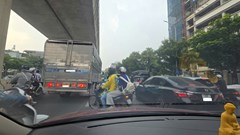 Giao thông Hà Nội sáng 23.9: Hầm chui Trung Hòa ùn do xe gặp sự cố