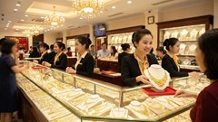 Giá vàng hôm nay 25.9: SJC giảm mạnh, mốc 144 triệu đồng bị thử thách