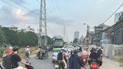 Giao thông Hà Nội sáng 22.10: Âu Cơ ùn tại công trường cầu Tứ Liên