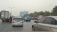 Giao thông Hà Nội sáng 26.10: Xe tải va container trên Đại lộ Thăng Long