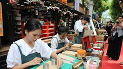 Trình diễn nghệ thuật đóng sách