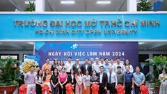 Trao hơn 300 suất học bổng tổng trị giá 1 tỉ đồng cho sinh viên bị ảnh hưởng bởi bão lũ