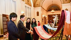 Triển lãm sản phẩm làng nghề Việt kết hợp hội họa Xèo Chu tại Canada