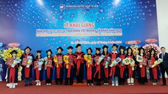 Trường ĐH Mỹ thuật TP.HCM trao bằng tốt nghiệp và kêu gọi hỗ trợ đồng bào miền Bắc