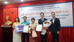 Trường ĐH Văn hóa TP.HCM tiếp nhận Tủ sách “Lan tỏa yêu thương” 