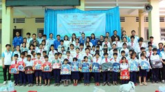 “Thắp sáng ước mơ” lần 8: Vì đàn em thân yêu tại Tiền Giang