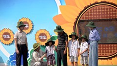 Lan tỏa yêu thương, hỗ trợ hai gia đình khó khăn