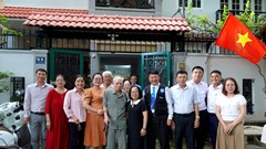 TP.HCM thăm và tặng quà văn nghệ sĩ lão thành tiêu biểu