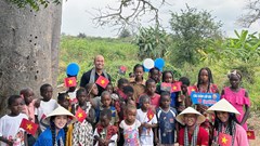 Hoa hậu Thanh Thủy xây giếng nước cho “Làng Việt Nam” tại Angola 