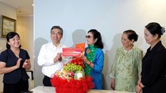 Lãnh đạo TP.HCM  thăm văn nghệ sĩ tiêu biểu