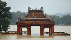 Tạm ngưng đón khách tại di tích Huế