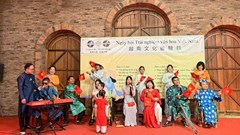 Cộng đồng Đài Loan (Trung Quốc) trải nghiệm văn hóa Việt tại Bảo tàng Áo Dài