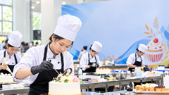 Thanh niên TP.HCM tranh tài nghệ thuật làm bánh